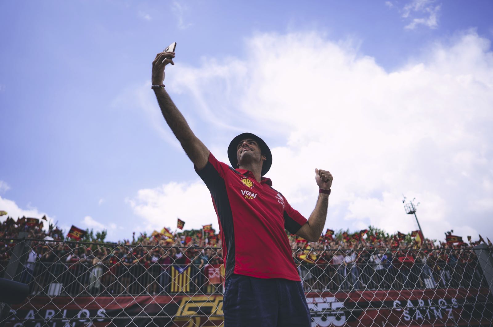 Sainz not jealous of Alonso's popularity