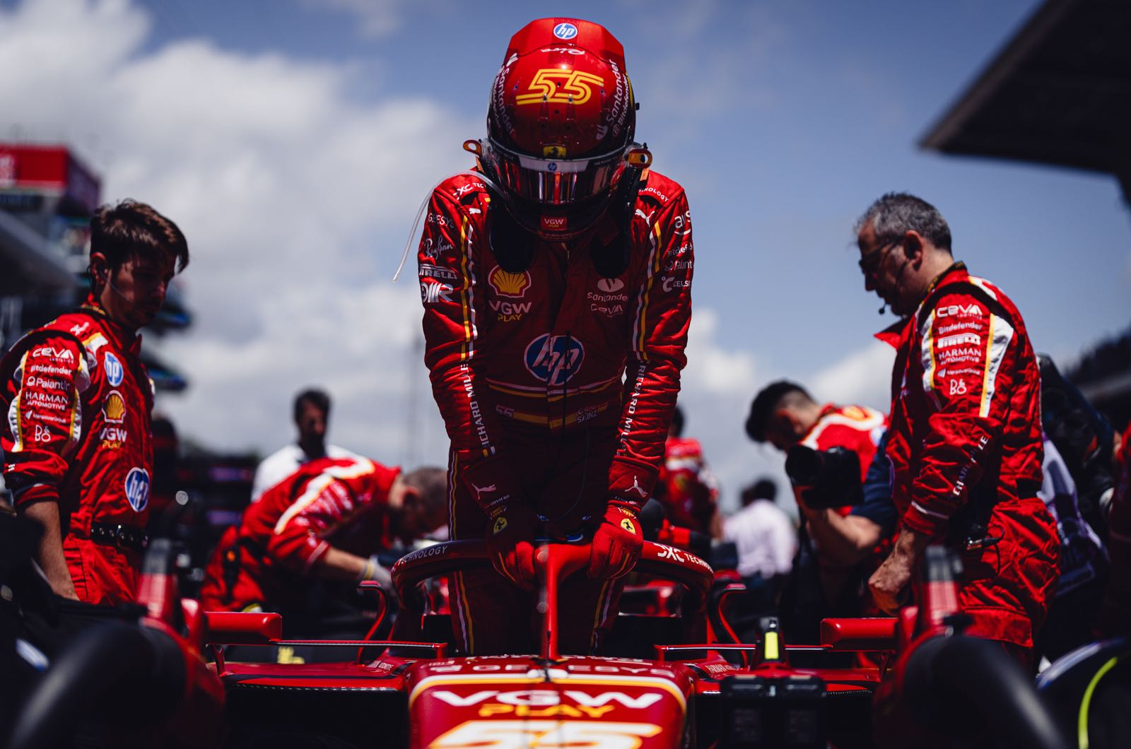 Nervous drivers waiting for Sainz's delayed decision