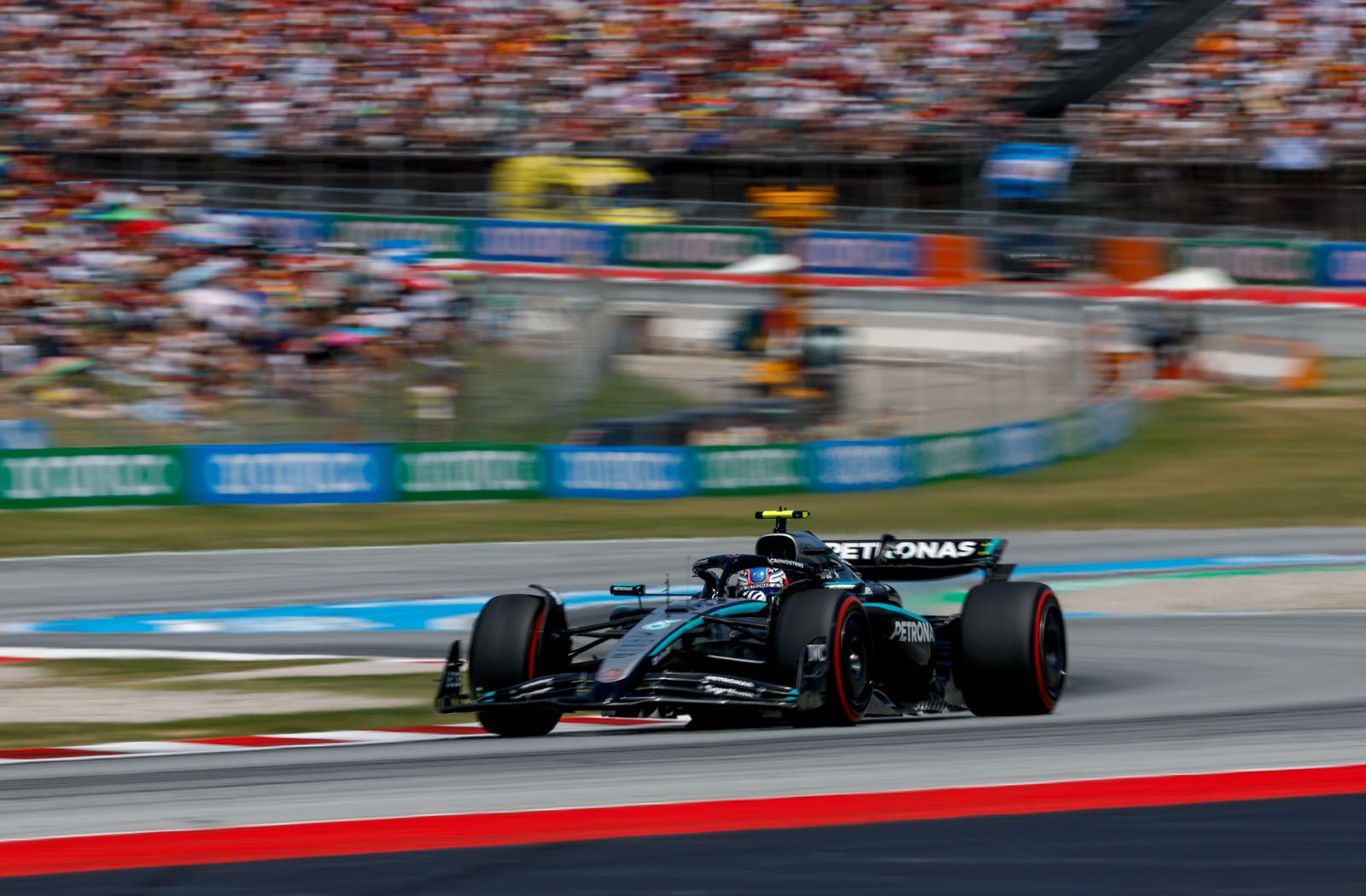 Mercedes looking into F1 engine trouble