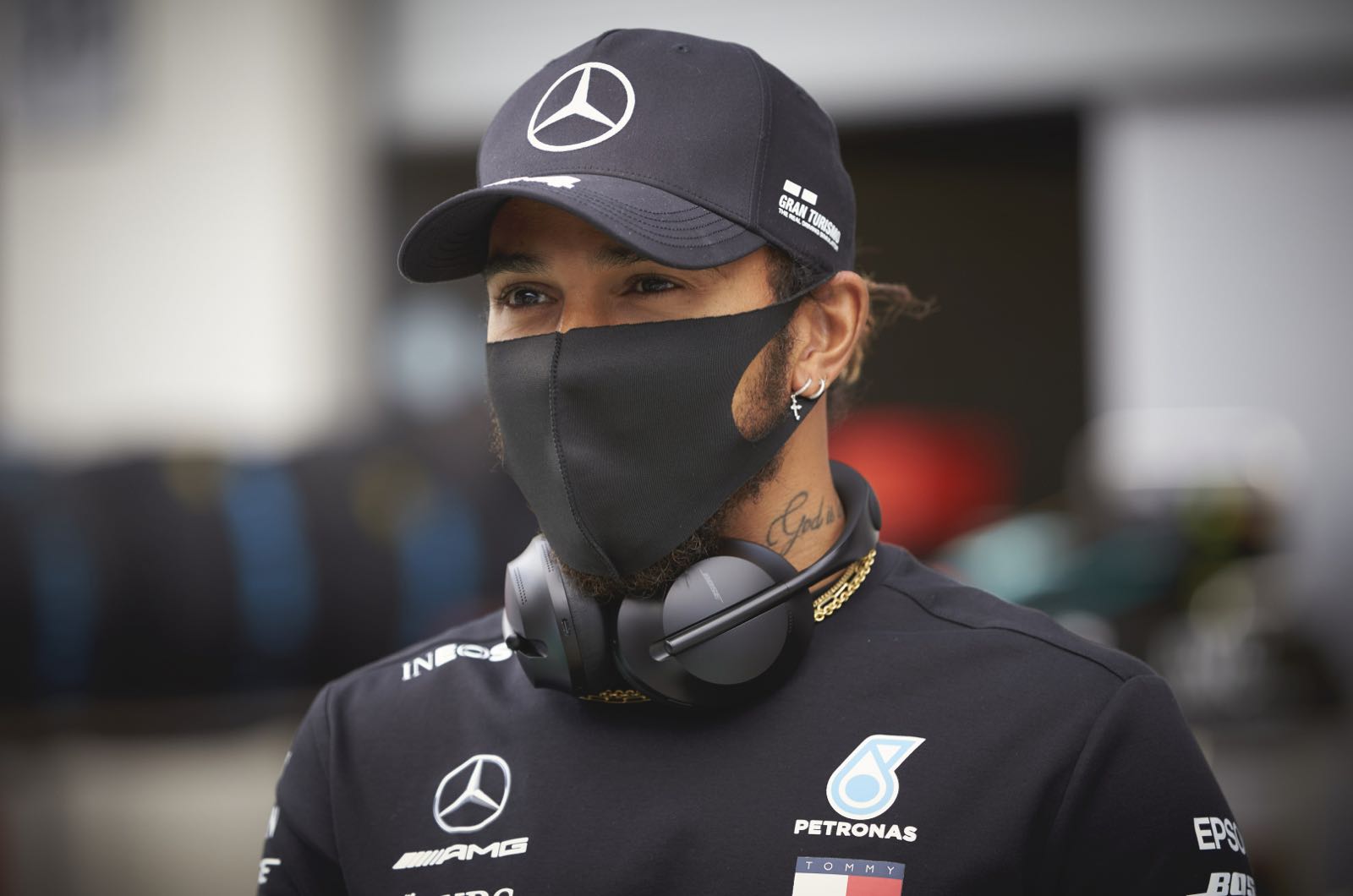 Hamilton hits out at Ferrari over racial politics