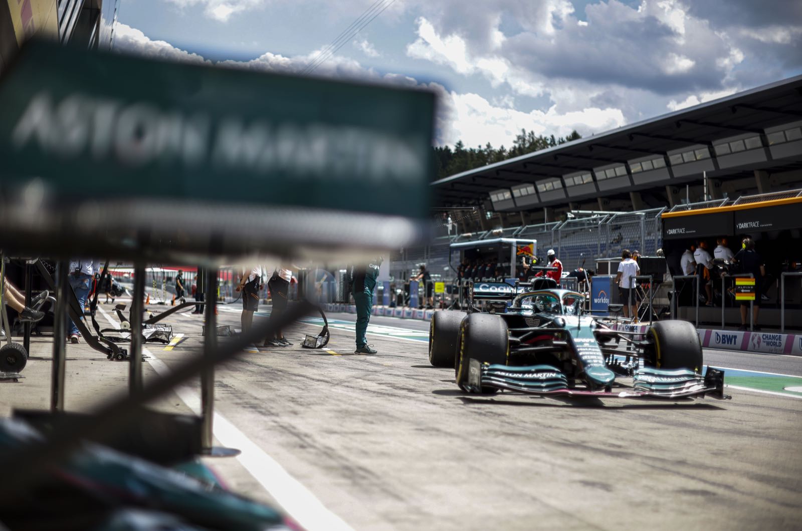 Red Bull to question new pitstop speed rules
