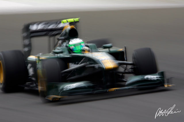 Fernandes under pressure to drop Lotus name?