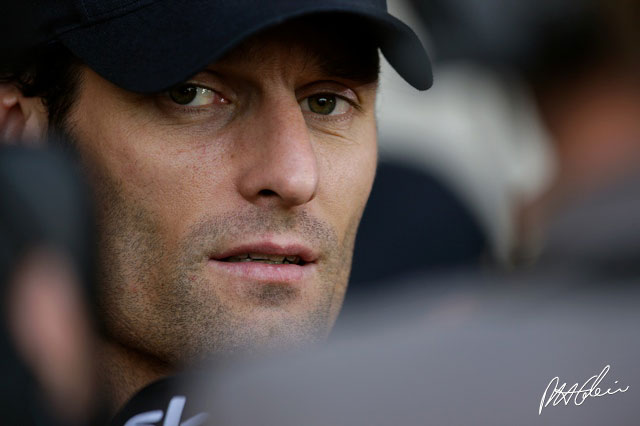 Red Bull extends Mark Webber's contract for 2011