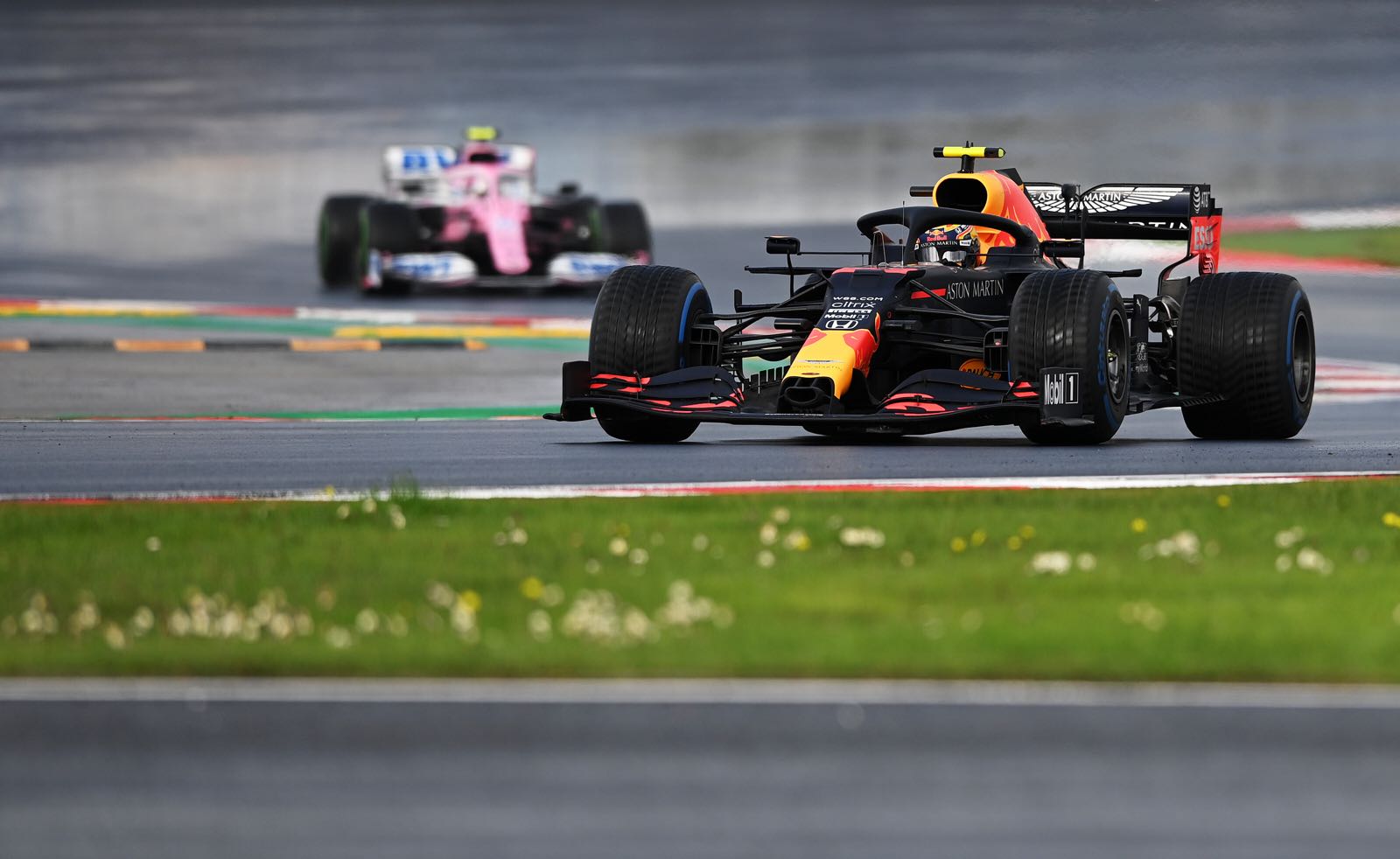 Verstappen blames front wing for Turkey performance