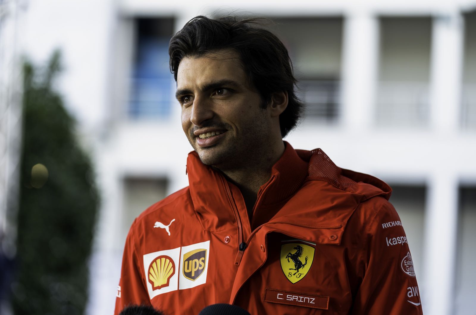 Sainz eyes new Ferrari contract