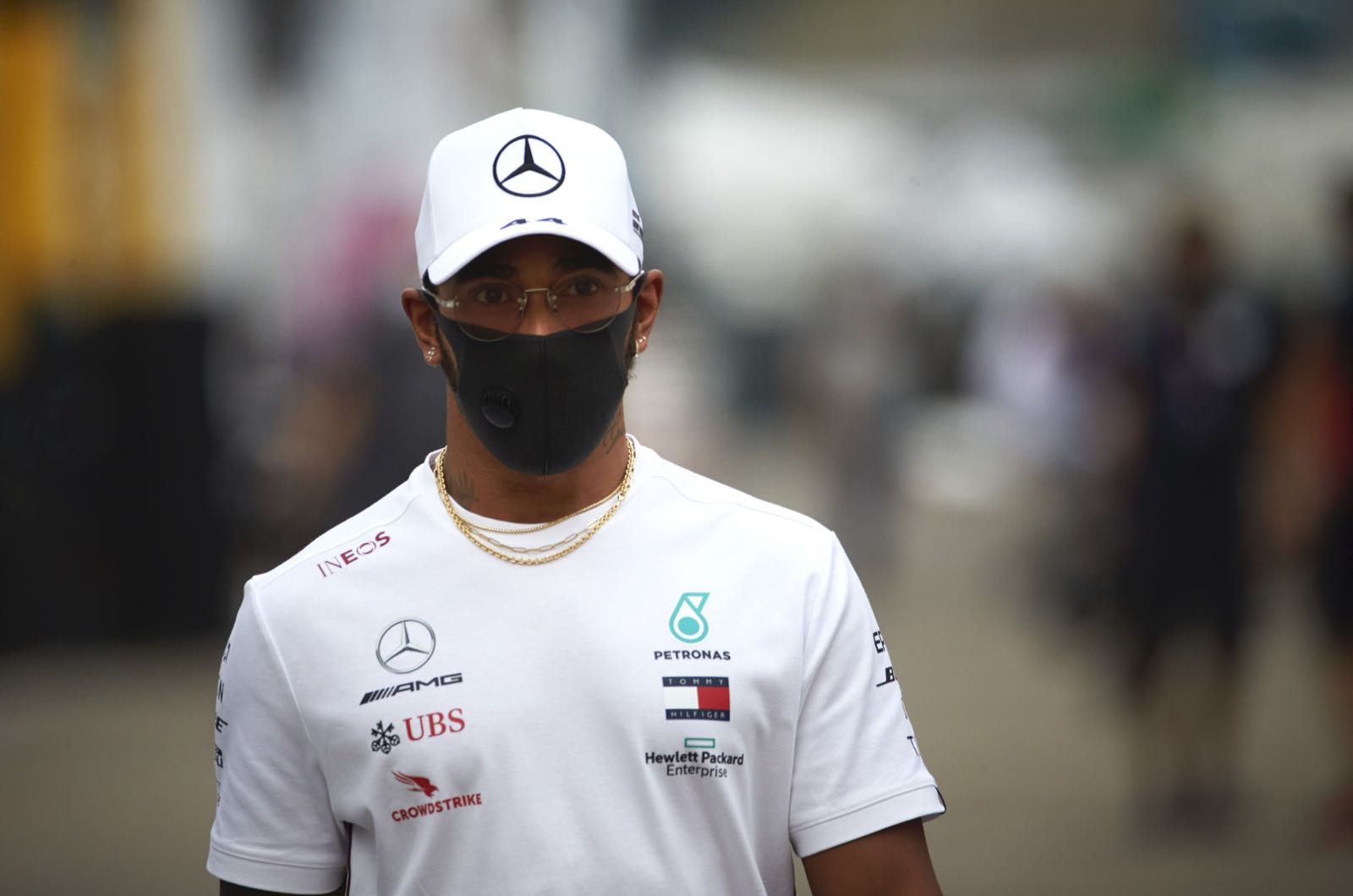 Mercedes rumour explains Hamilton contract delay