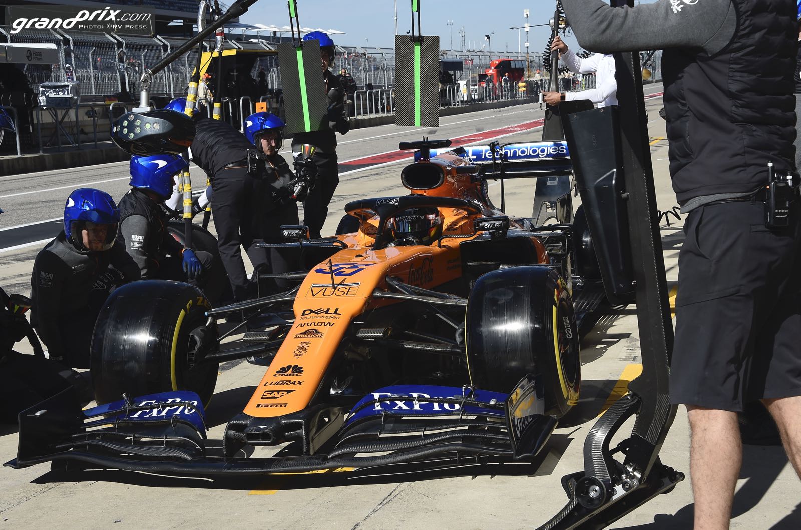 Sainz wants Pirelli to scrap 2020 tyres