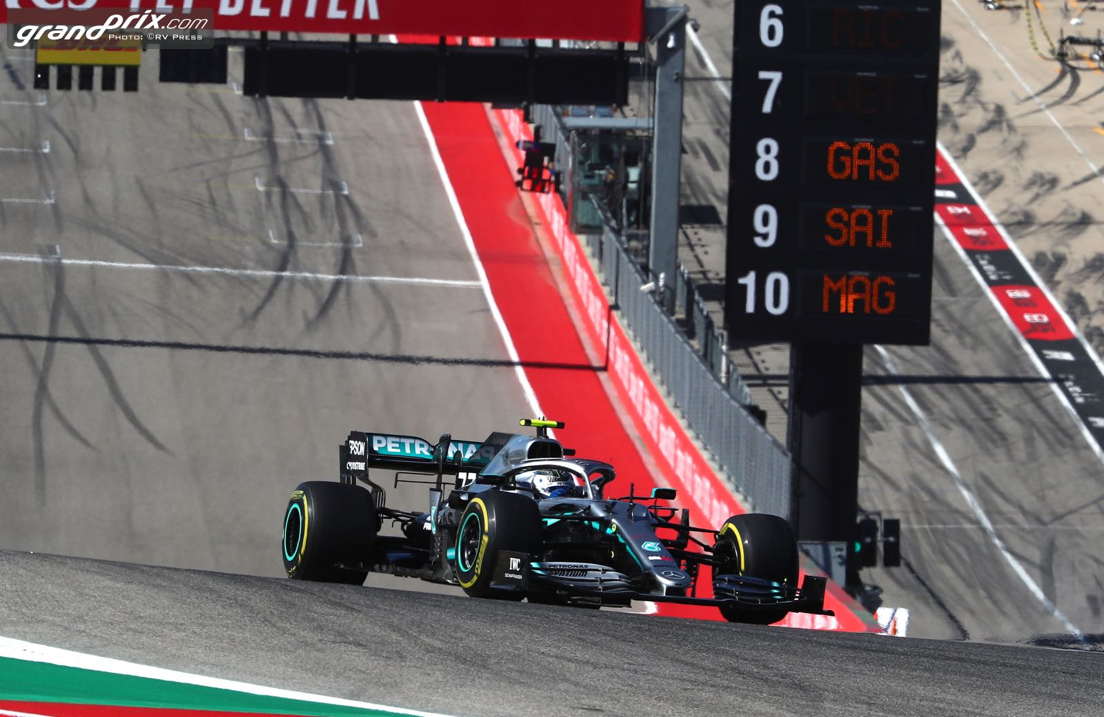 Staying in F1 worthwhile says Mercedes CEO