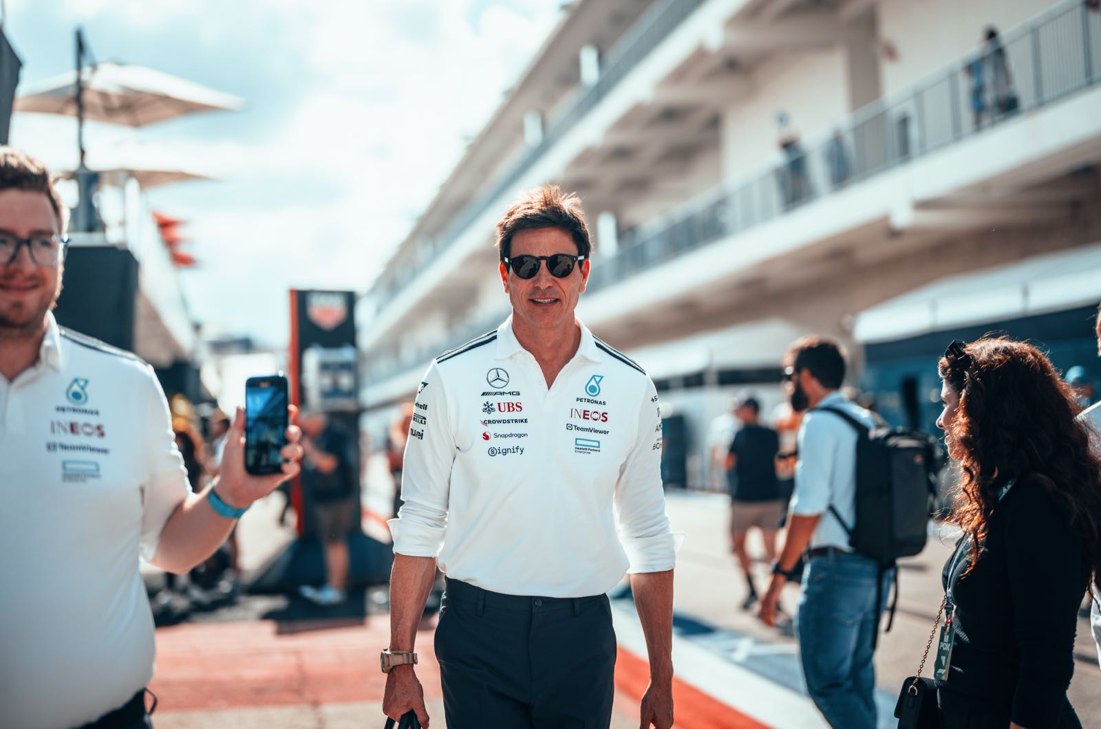 Wolff admits Russell deal includes 2026 exit option