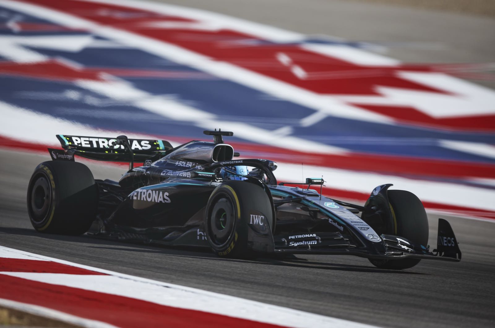 Russell says boring F1 now a race to Turn 1