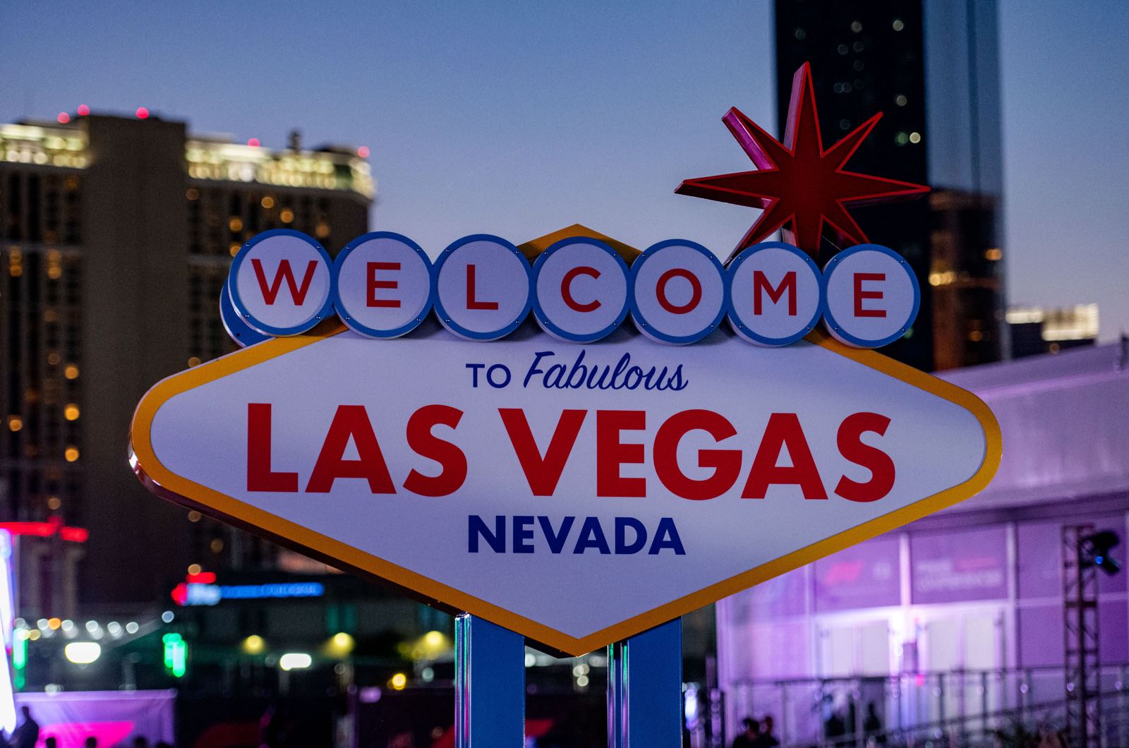 F1's start in glitzy Las Vegas slammed