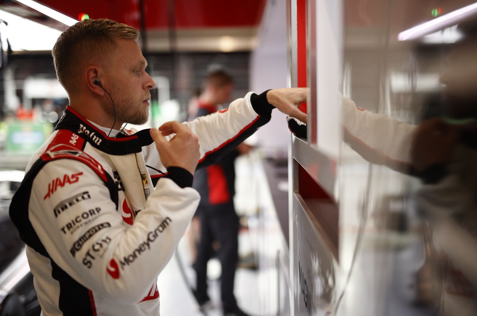 Magnussen admits B-car data doesn't make sense